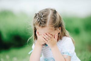 ♪ Little girl crying ♪