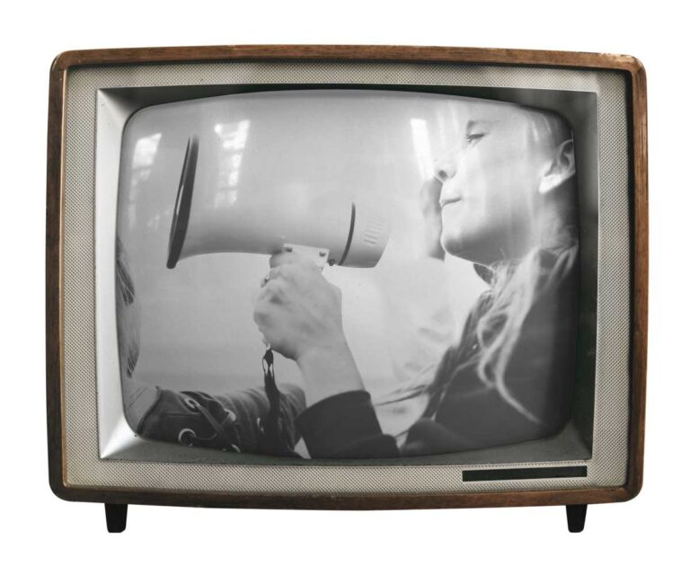 old TV set / Freepik