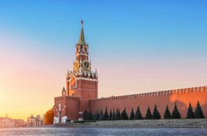 Фото Спасская башня в Москве на закате / Freepik