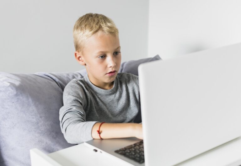 Online Python programming lessons in English for children