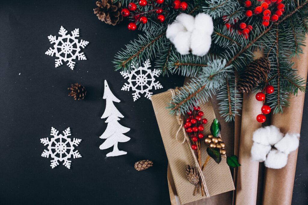 Рождественский фон на чёрном фоне