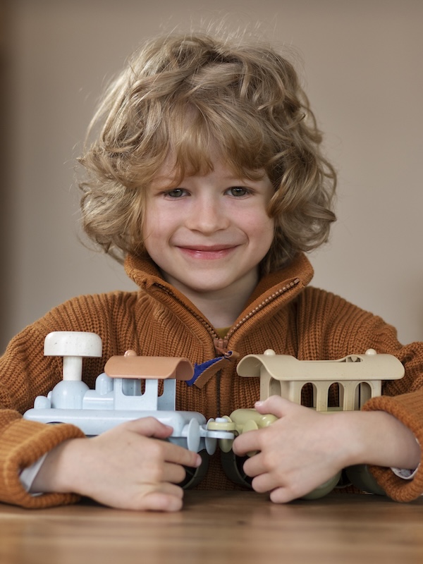 the child plays with environmentally friendly toys