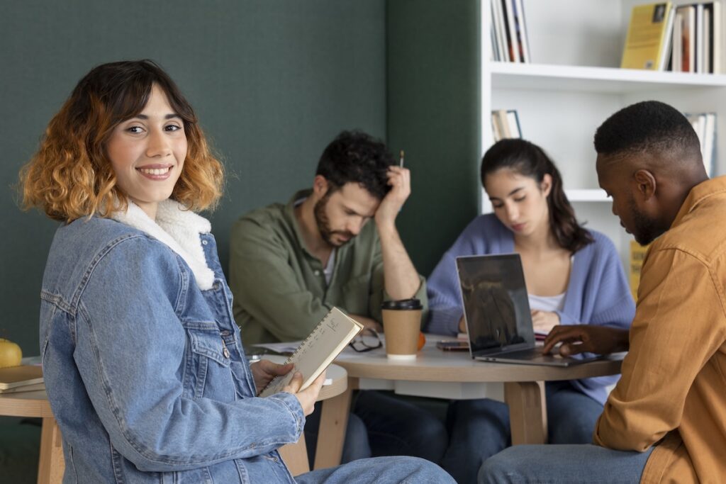 Студенты учатся в университете