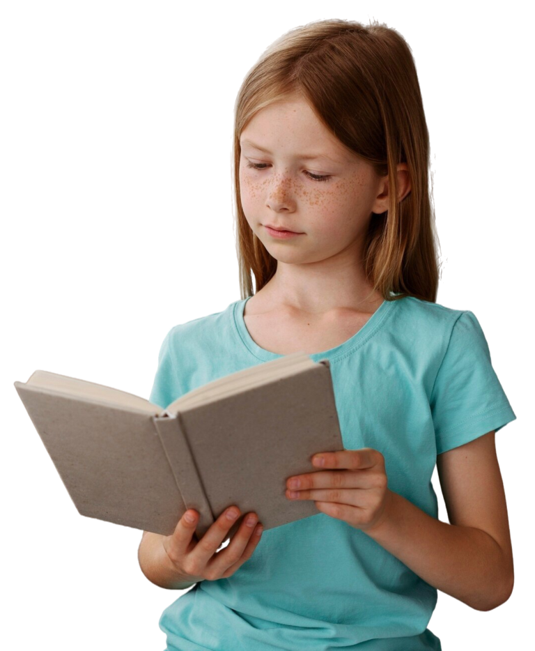 Девочка читает книгу