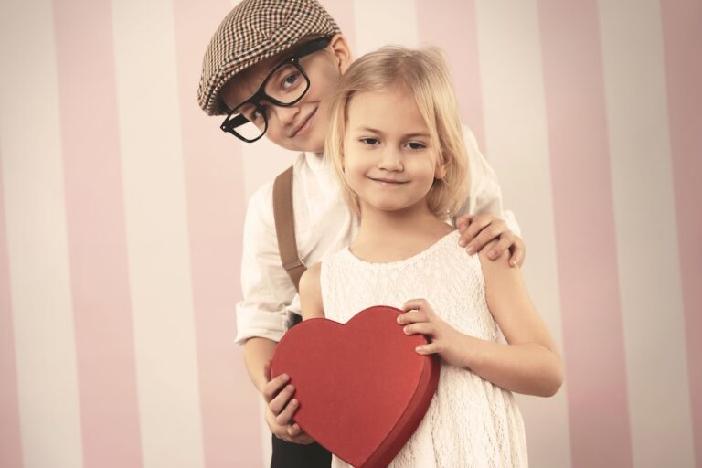 Как объяснить ребенку День Святого Валентина: история, традиции и символика праздника