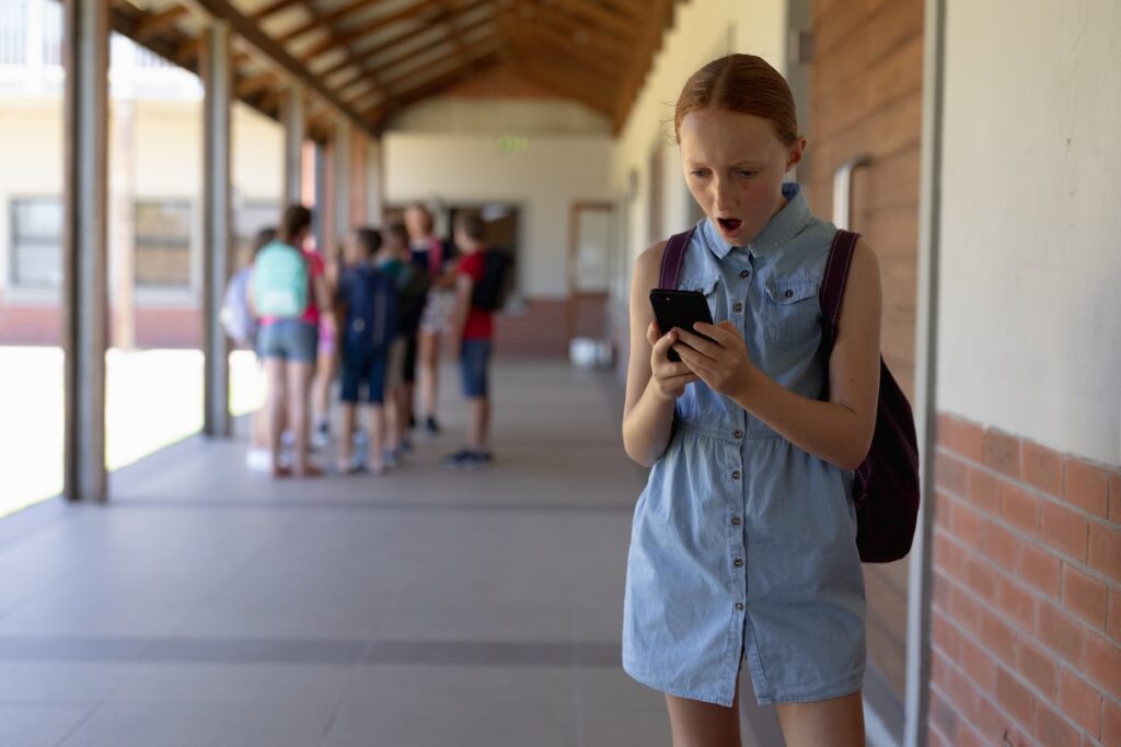 A schoolgirl saw unexpected news on her smartphone