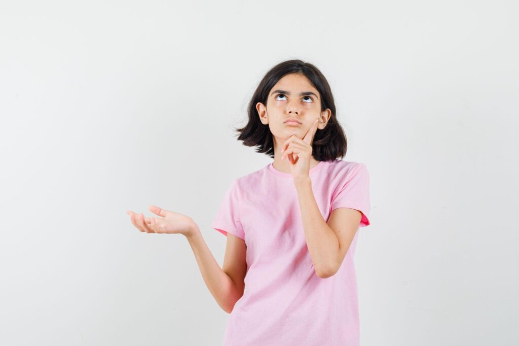 Девочка думает