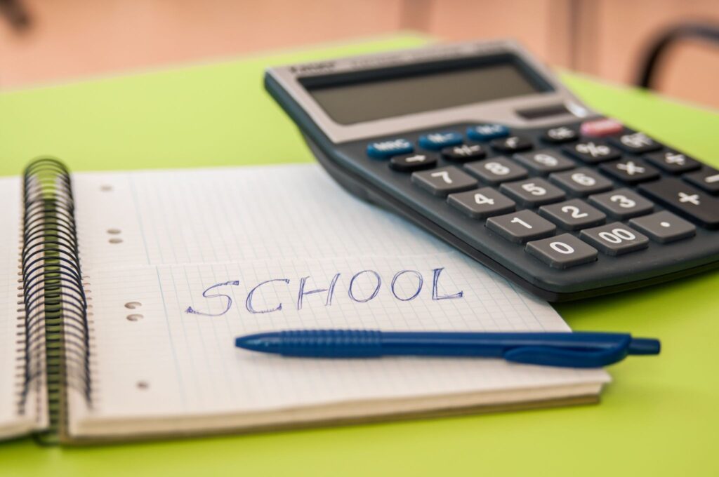 Тетрадь, ручка, калькулятор