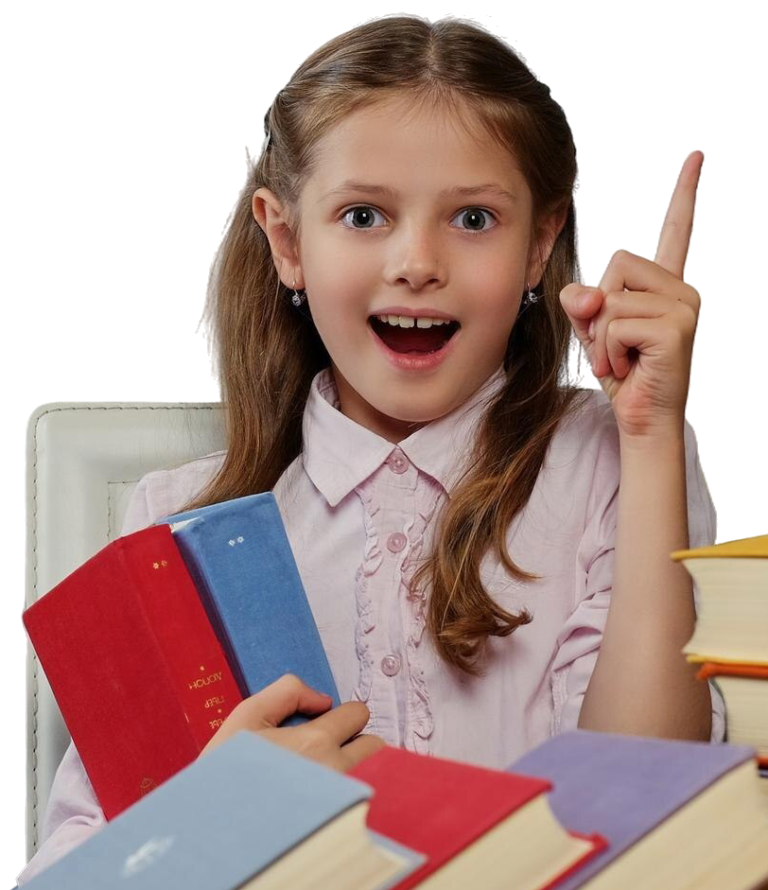 позитивная маленькая девочка любит много читать книг