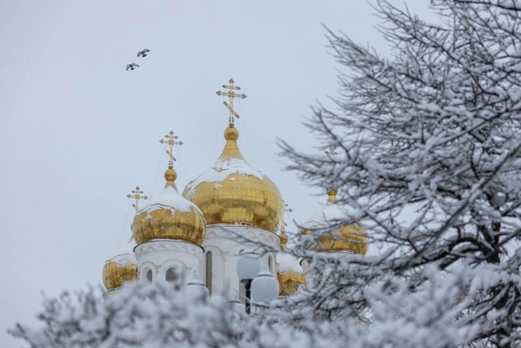 Золотые купола собора