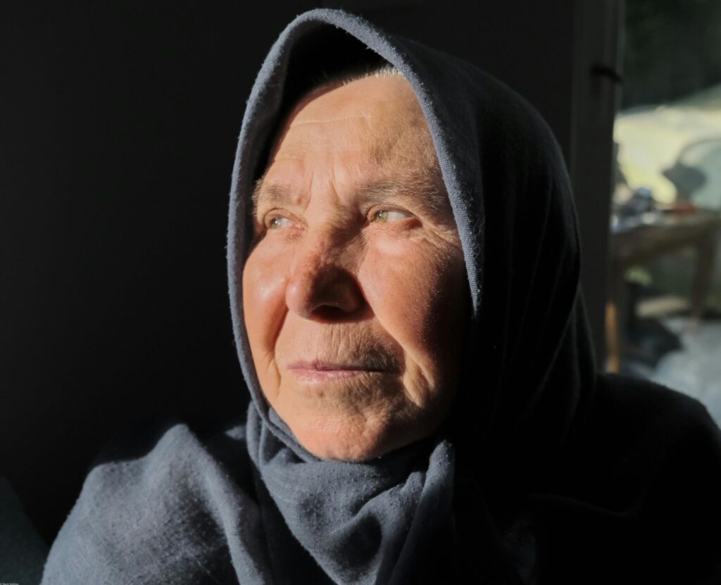Женщина в платке