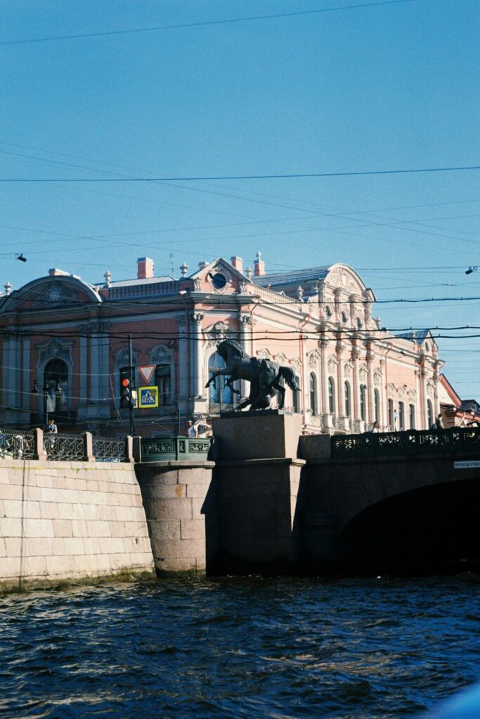 Аничков мост и Белосельский-Белозерский дворец в Петербурге
