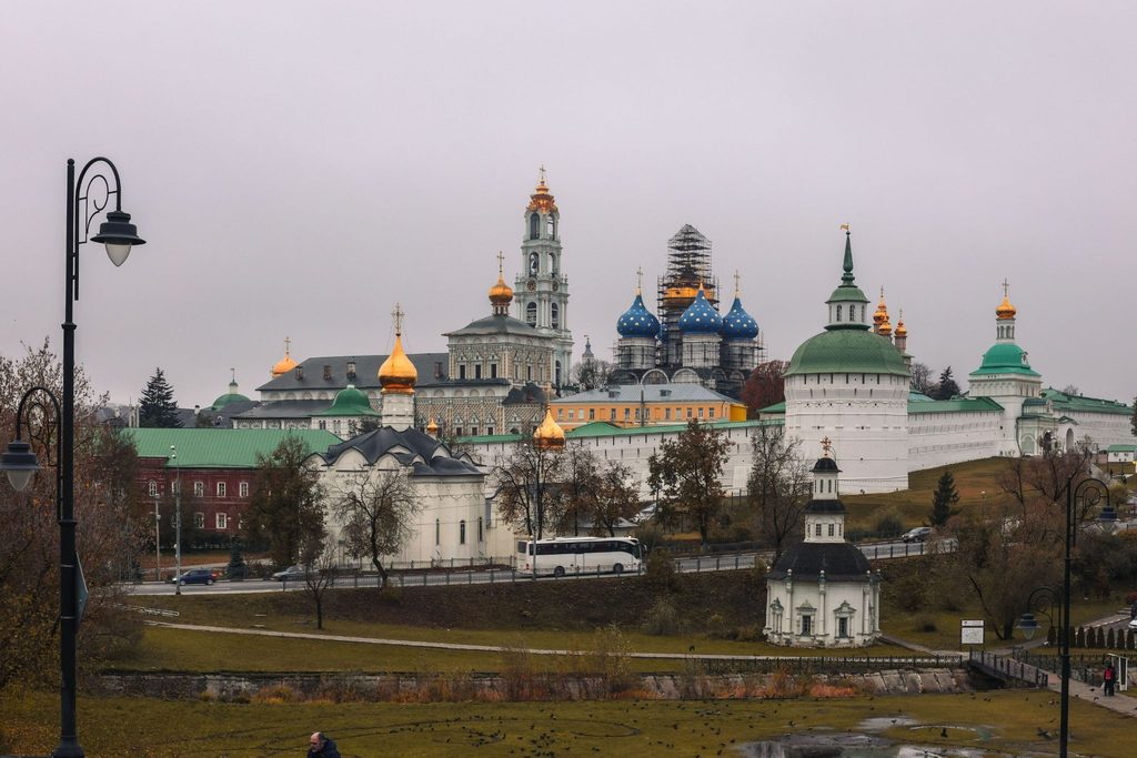 Ансамбль лавры со стороны Блинной горы, колокольня и синие купола