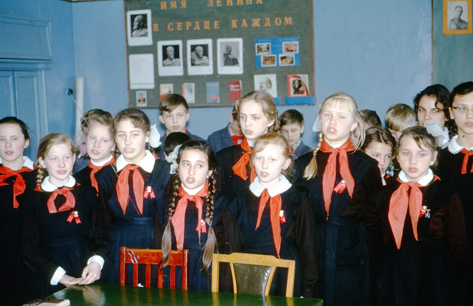 Школьники в классе московской школы в 1964 году