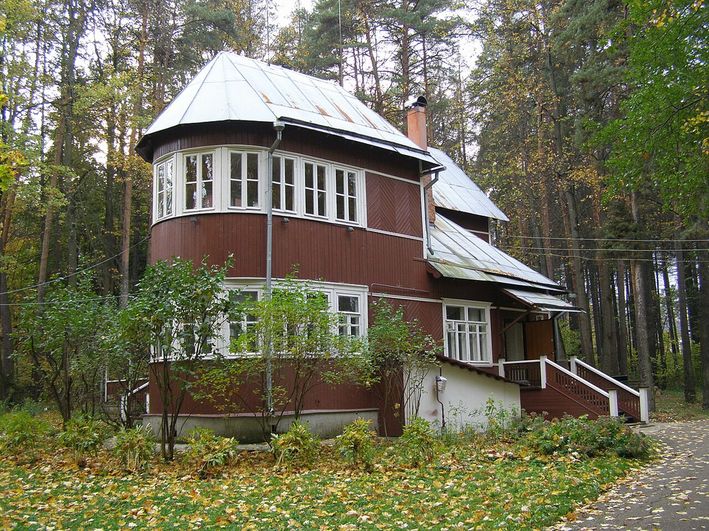 Дом-музей Бориса Пастернака в Переделкине, Москва. Фотография 4 октября 2012 года.